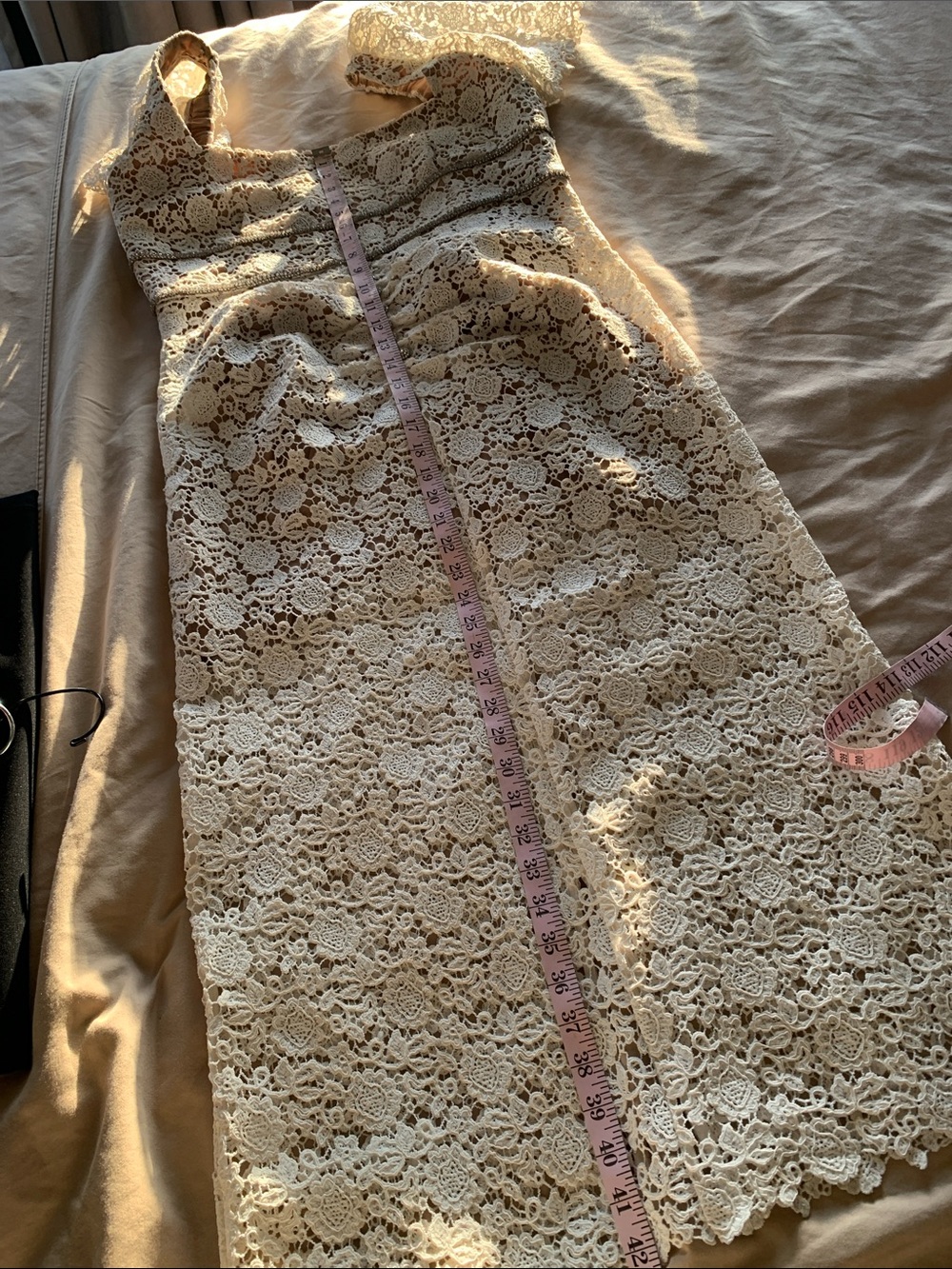Self-Portrait Ivory
Floral Guipure Midi
Dress
Self-Portrait
Size 12 - Picture 16 of 17